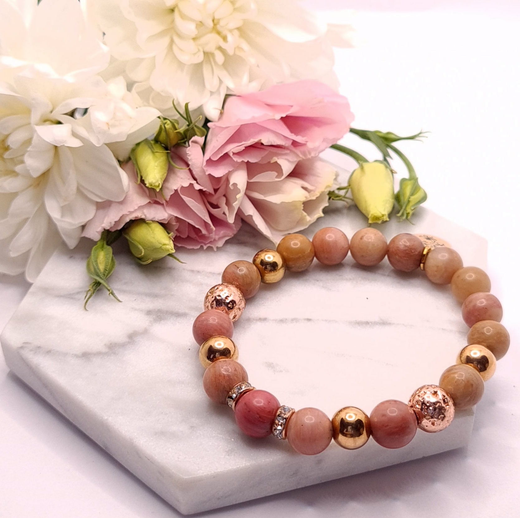 Rodonit -Lávakő Nature karkötő rose gold nemesacél és strasszos kiegészítőkkel